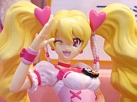 衣装も可愛い 「フレッシュプリキュア！ キュアピーチ 組立式フィギュア」展示